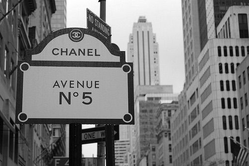 spion locker eftertænksom Comment la maison Chanel est devenue incontournable dans le milieu de la  mode ? - Swiss Fashion DG
