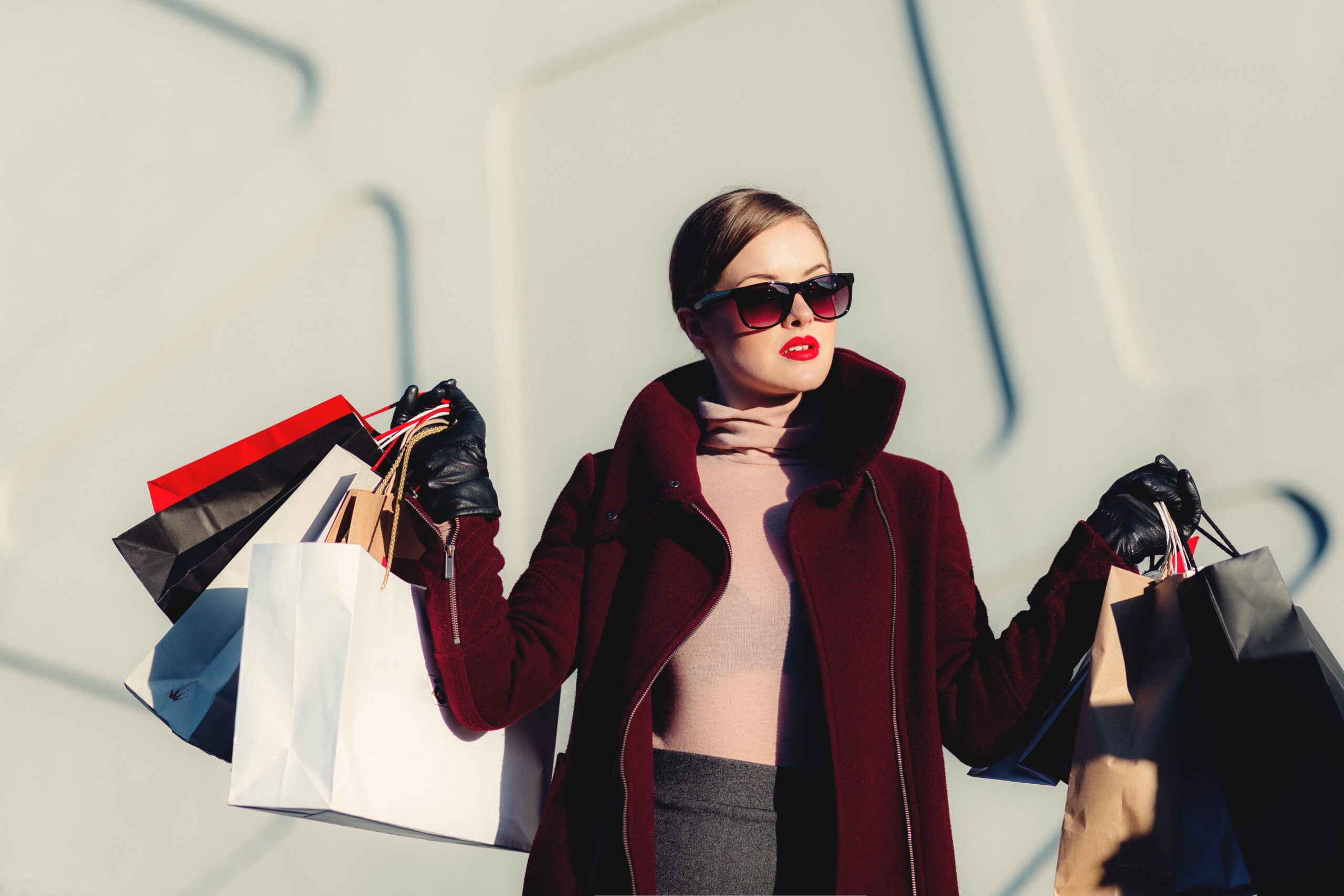 femme shopping sac à main de luxe